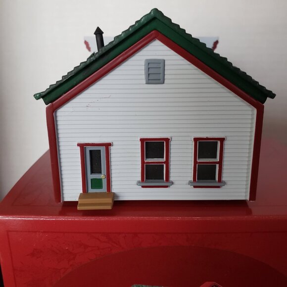 NWT Hallmark Vintage The Sarah Plain & Tall Collection Mrs. Parkley's Genera… - Picture 7 of 9